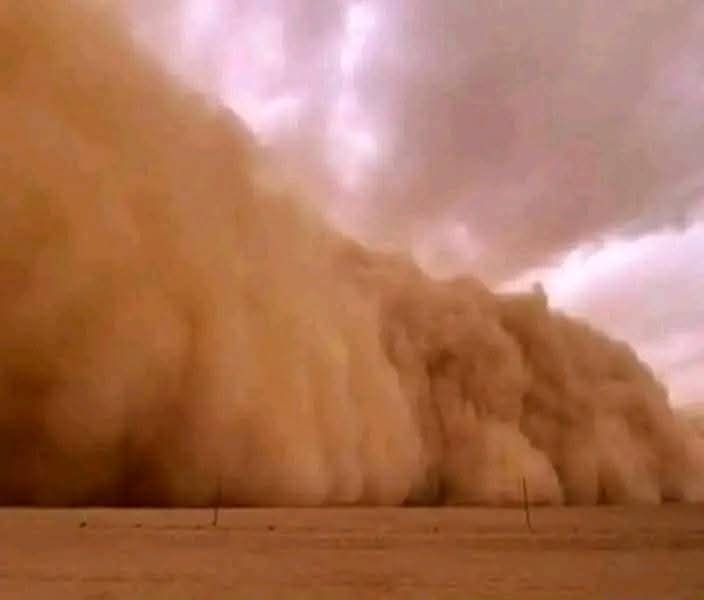 السيول والفيضانات تجتاح السعودية وتكون عاصفة مدارية في سماء المملكة